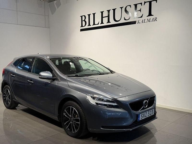 Begagnad Volvo V40 Momentum 150 HK (110 kW) 2016 Grå Halvkombi