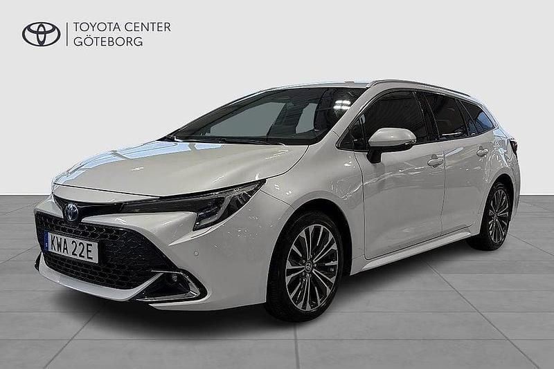 Vit Begagnad 2023 Toyota Corolla Style Kombi | 275 000 kr (Bra pris) - Bild 1/3