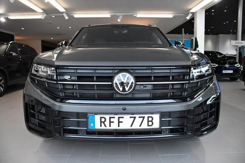 Begagnad VW Touareg R 340 HK (250 kW) 2024 Silicon grey metallic SUV