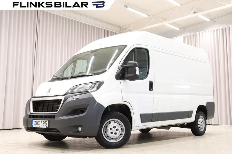 Vit Begagnad 2018 Peugeot Boxer Van | 279 700 kr (Bra pris) - Bild 1/4