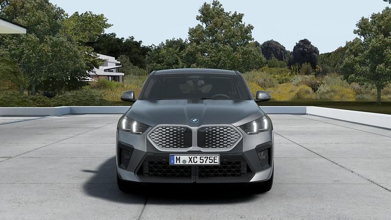 Begagnad BMW iX2 M Sport 230 kW (313 HK) 2026 Grå SUV