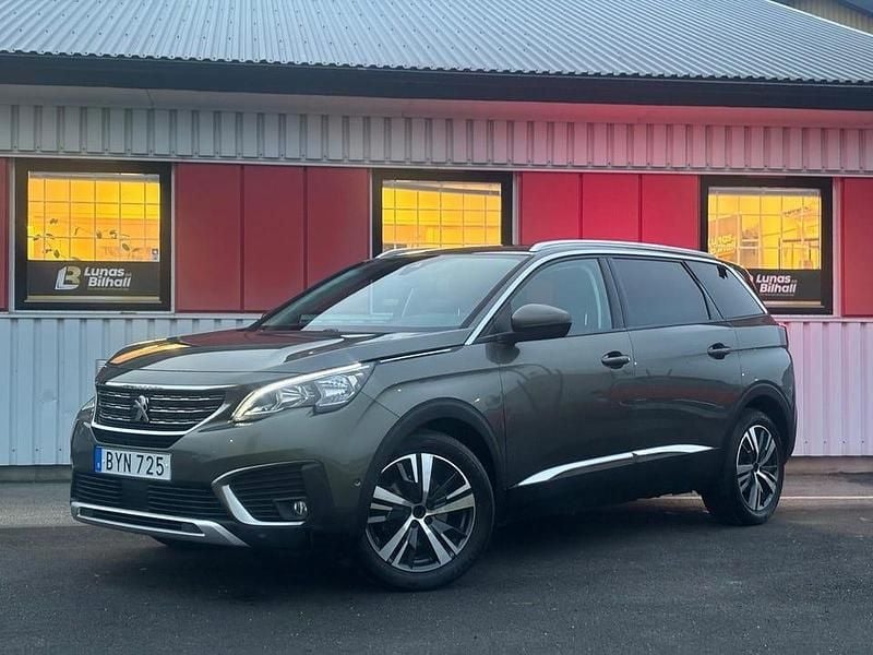 Mörkgrön Begagnad 2017 Peugeot 5008 SUV | 169 900 kr (Bra pris) - Bild 1/4