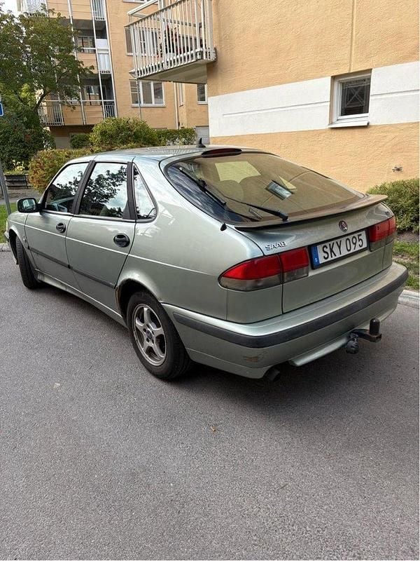 Grön Begagnad 2001 Saab 9-3 Halvkombi | 25 000 kr - Bild 1/4