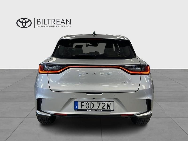 Begagnad Lexus LBX 137 HK (100 kW) 2024 Silver SUV