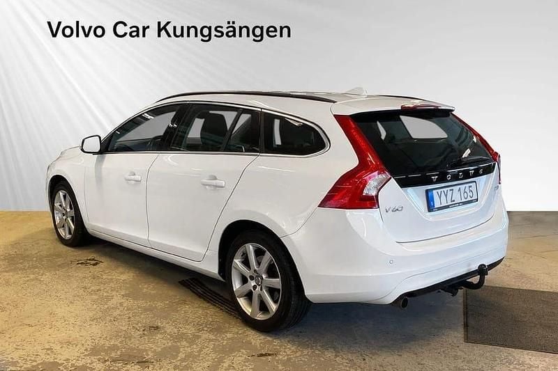Begagnad Volvo V60 Momentum 151 HK (111 kW) 2017 Vit Kombi