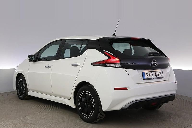 Begagnad Nissan Leaf Acenta 110 kW (150 HK) 2022 Vit Halvkombi