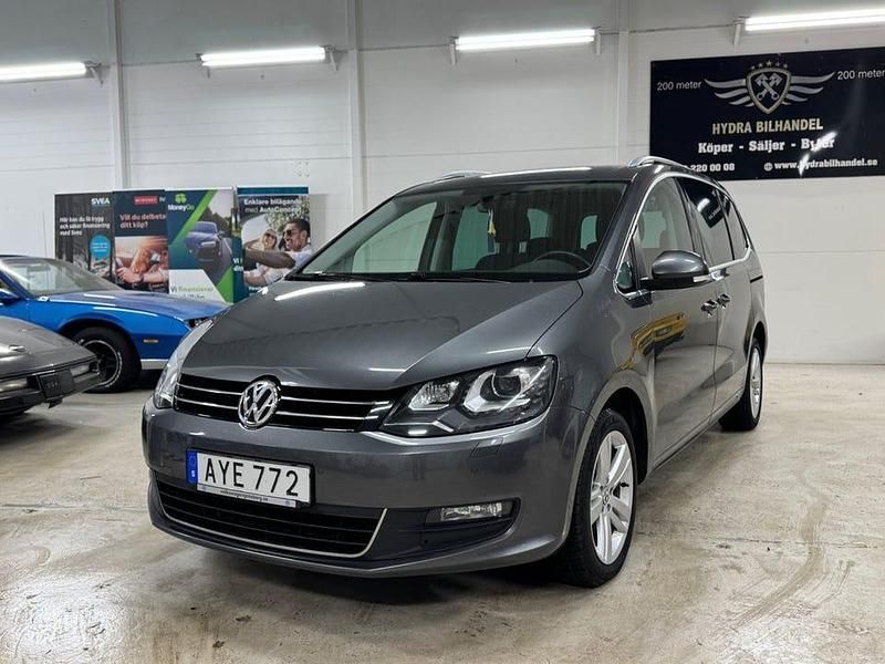 Begagnad VW Sharan 150 HK (110 kW) 2017 Grå Minibuss