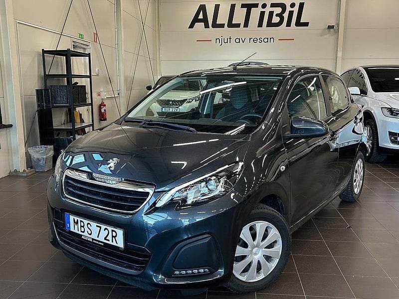 Grå Begagnad 2020 Peugeot 108 Active Halvkombi | 109 900 kr (Marknadspris) - Bild 1/3