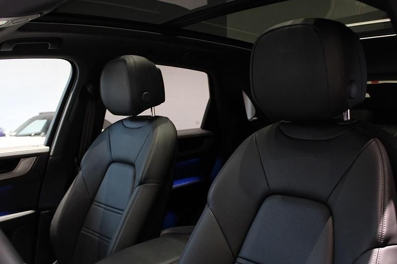 Begagnad Porsche Cayenne 305 HK (224 kW) 2025 Blå SUV