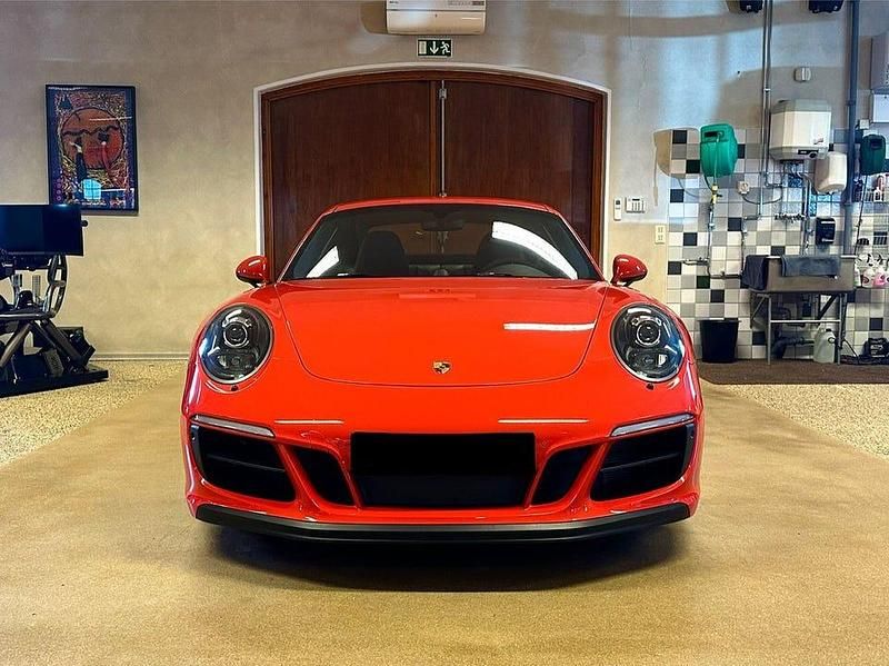 Begagnad Porsche 911 Carrera GTS 451 HK (331 kW) 2018 Röd Sportkupé