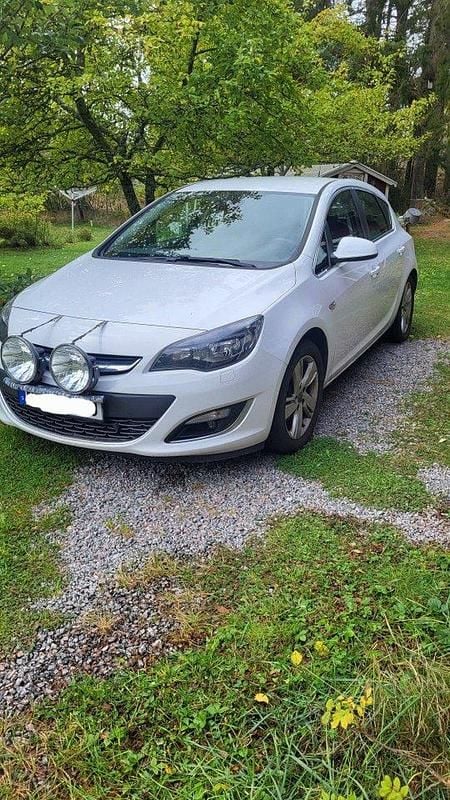 Vit Begagnad 2013 Opel Astra Sport Halvkombi | 35 000 kr (Bra pris) - Bild 1/2
