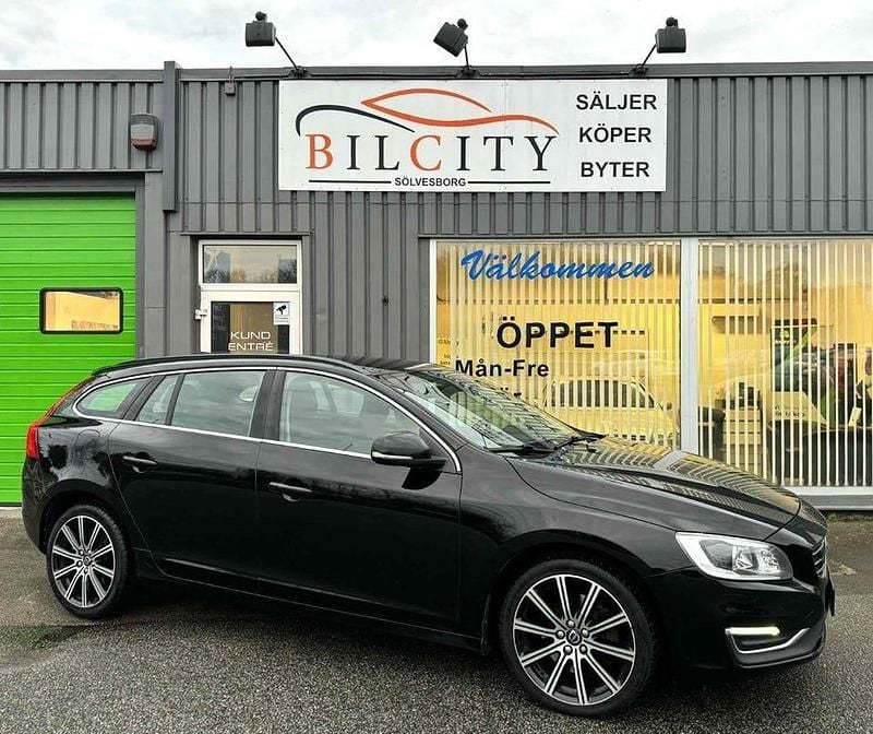 Begagnad Volvo V60 Momentum 190 HK (139 kW) 2018 Svart Kombi