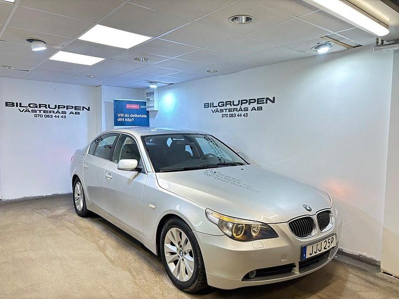 Begagnad BMW 523 177 HK (130 kW) 2006 Grå Sedan