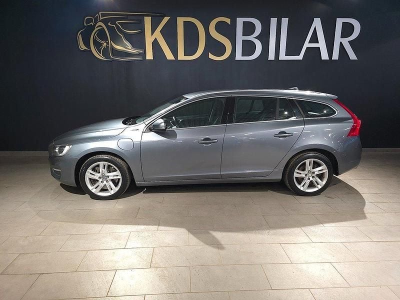 Grå Begagnad 2016 Volvo V60 Summum Kombi | 159 900 kr - Bild 1/4