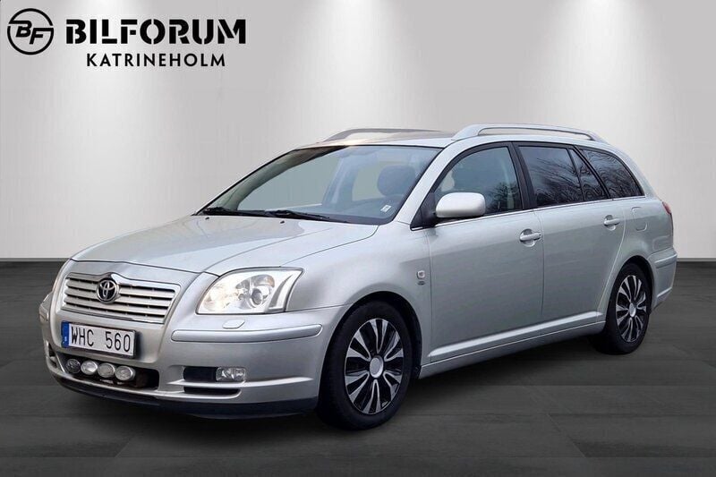 Silver Begagnad 2004 Toyota Avensis Kombi | 37 900 kr (Lite dyr) - Bild 1/4