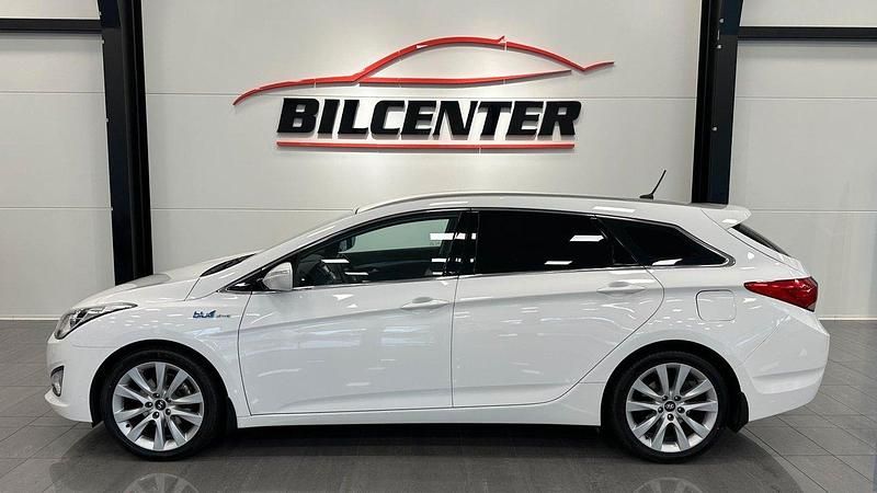 Vit Begagnad 2012 Hyundai i40 Kombi | 84 900 kr (Lite dyr) - Bild 1/4