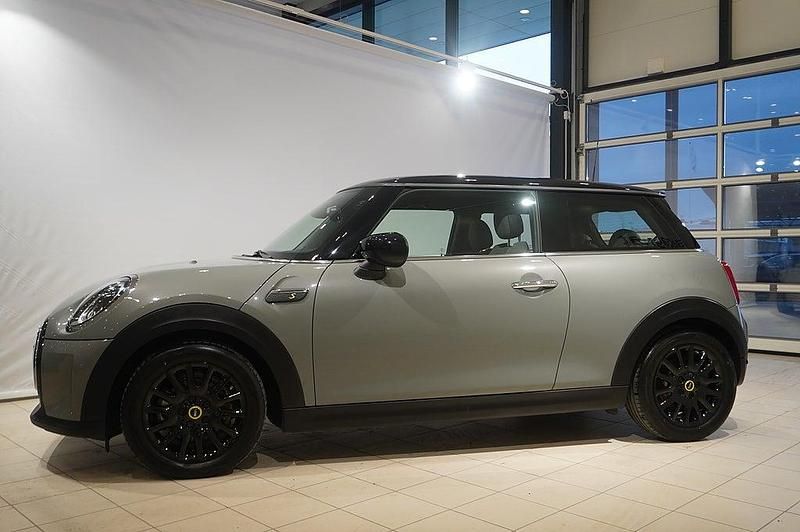 Begagnad Mini Cooper Essential 22 kW (30 HK) 2022 Grå Halvkombi