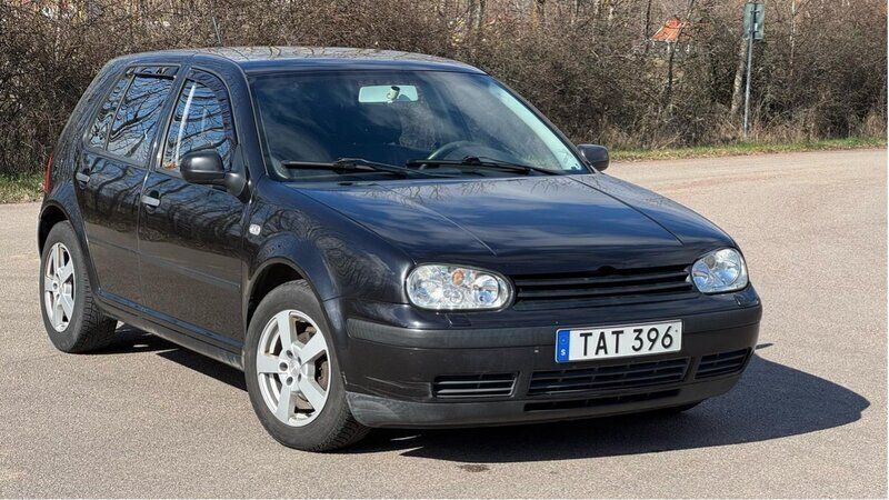 Svart Begagnad 2002 VW Golf IV Basis Halvkombi | 19 000 kr (Bra pris) - Bild 1/4