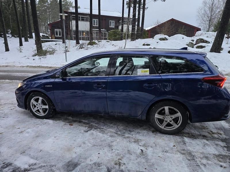 Begagnad 2017 Toyota Auris Touring Sports Kombi | 99 000 kr (Marknadspris) - Bild 1/4