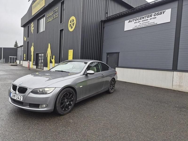 Begagnad BMW 325 218 HK (160 kW) 2007 Grå Sportkupé