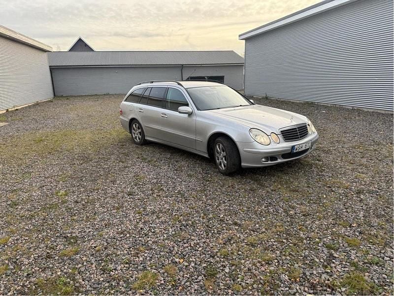 Silver Begagnad 2005 Mercedes E200 Classic Kombi | 23 000 kr (Superpris) - Bild 1/4