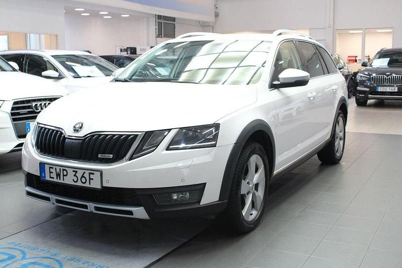 Vit Begagnad 2019 Skoda Octavia Scout Kombi | 229 900 kr (Marknadspris) - Bild 1/4