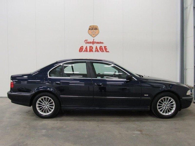 Begagnad BMW 523 170 HK (125 kW) 2000 Blå Sedan