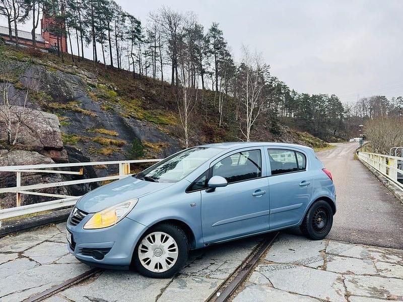 Begagnad Opel Corsa 80 HK (58 kW) 2007 Blå Halvkombi