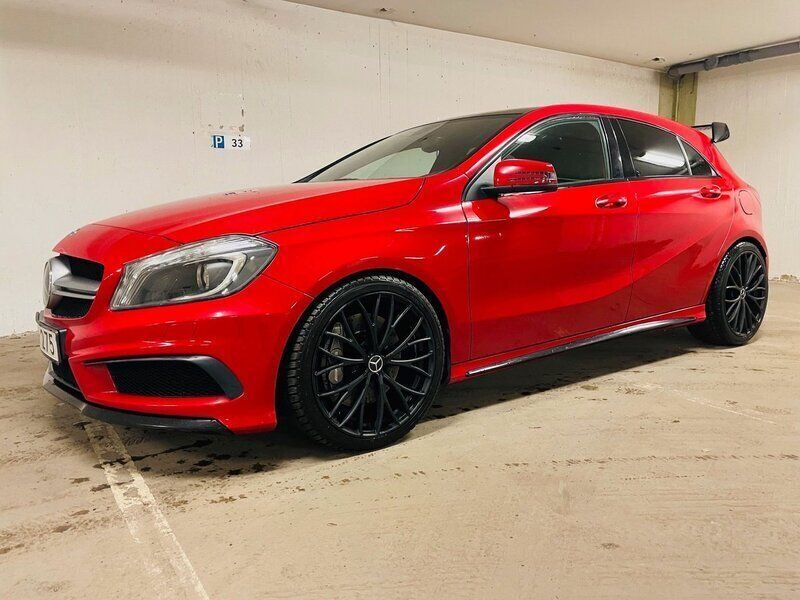 Röd Begagnad 2014 Mercedes A45 AMG AMG Halvkombi | 265 000 kr (Bra pris) - Bild 1/4
