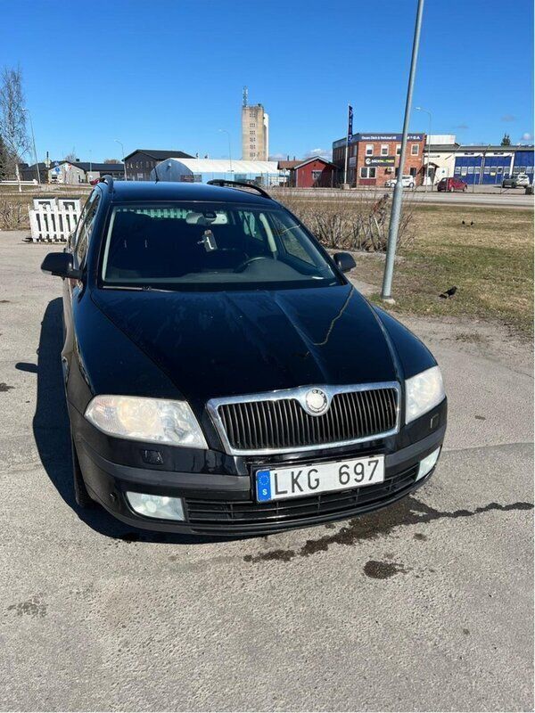 Svart Begagnad 2008 Skoda Octavia Kombi | 17 000 kr (Bra pris) - Bild 1/4