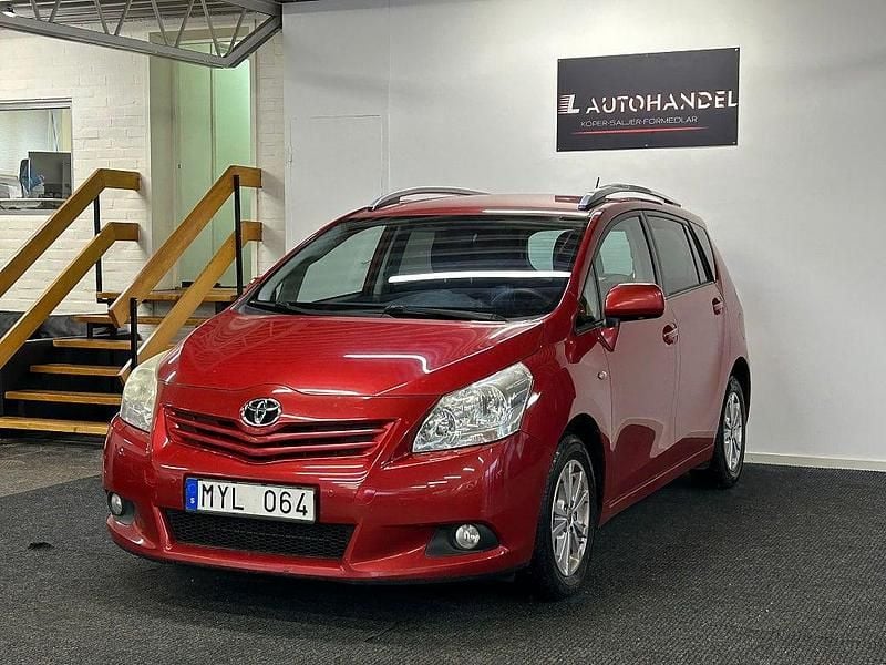 Röd Begagnad 2012 Toyota Verso Minibuss | 64 900 kr (Marknadspris) - Bild 1/4