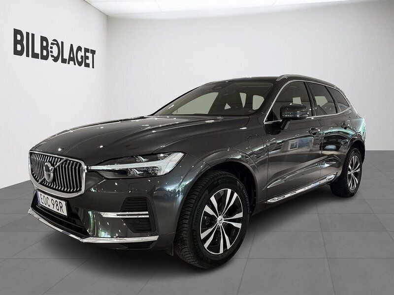 Grå Begagnad 2023 Volvo XC60 Core SUV | 479 800 kr (Bra pris) - Bild 1/4