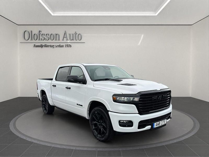 Vit (bright white pw7 ) Ny 2025 Dodge Ram Pickup | 1 156 250 kr (Marknadspris) - Bild 1/4