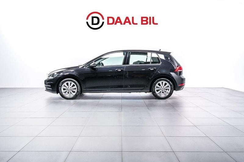 Svart Begagnad 2017 VW Golf VII Halvkombi | 119 700 kr (Marknadspris) - Bild 1/4