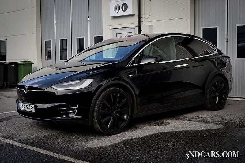 Begagnad Tesla Model X 386 kW (525 HK) 2018 Svart SUV