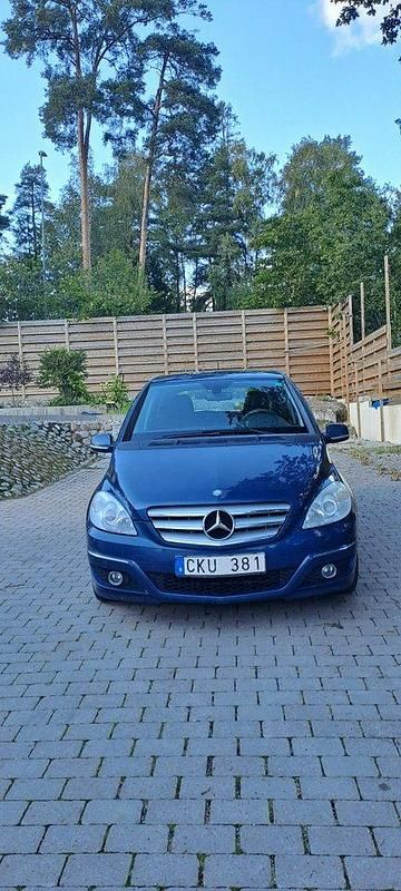 Blå Begagnad 2011 Mercedes B180 Minibuss | 36 900 kr (Marknadspris) - Bild 1/4