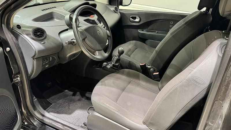 Begagnad Renault Twingo 75 HK (55 kW) 2010 Svart Halvkombi