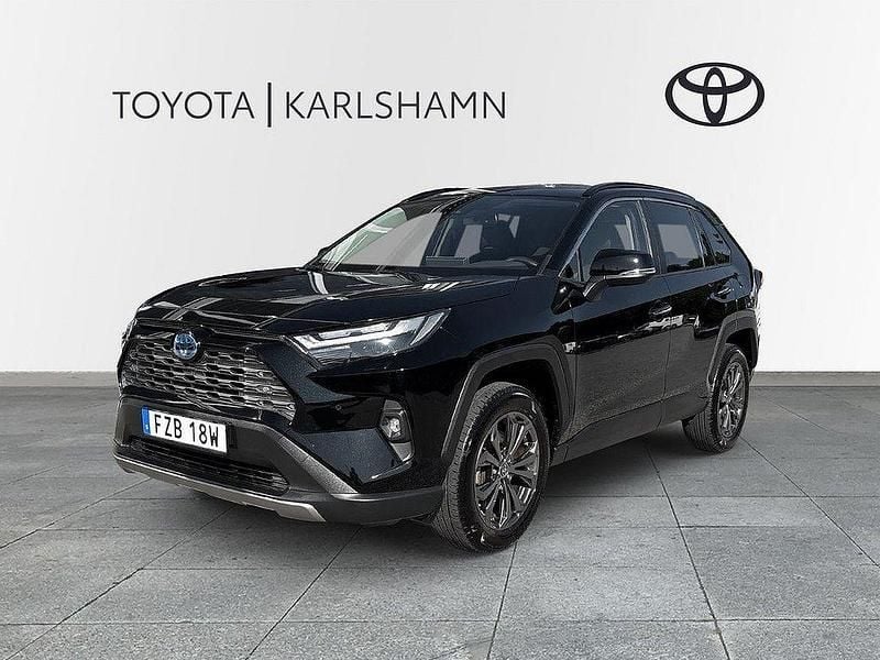 Svart Begagnad 2022 Toyota RAV4 Hybrid Executive SUV | 389 000 kr (Bra pris) - Bild 1/3
