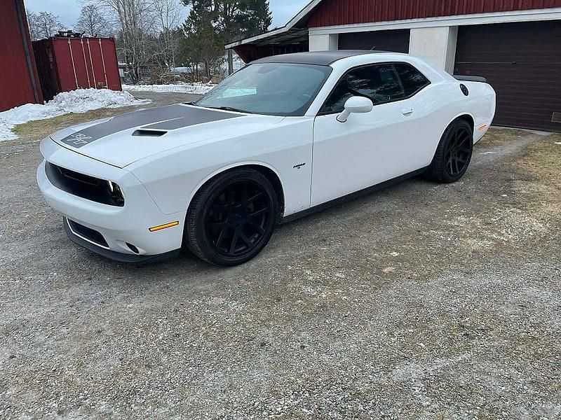 Begagnad Dodge Challenger 381 HK (280 kW) 2015 Vit Sportkupé