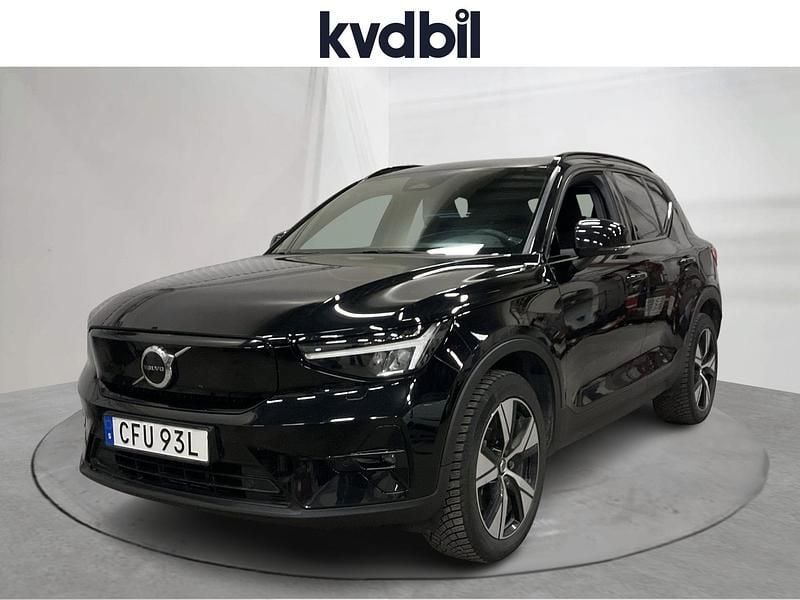 Svart Begagnad 2023 Volvo XC40 Plus SUV | 319 000 kr (Superpris) - Bild 1/3