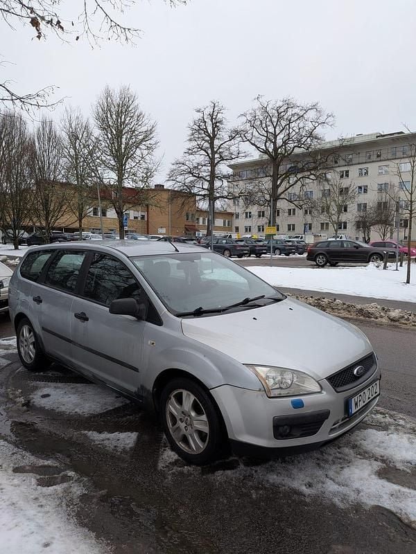 Begagnad Ford Focus 115 HK (84 kW) 2005 Kombi
