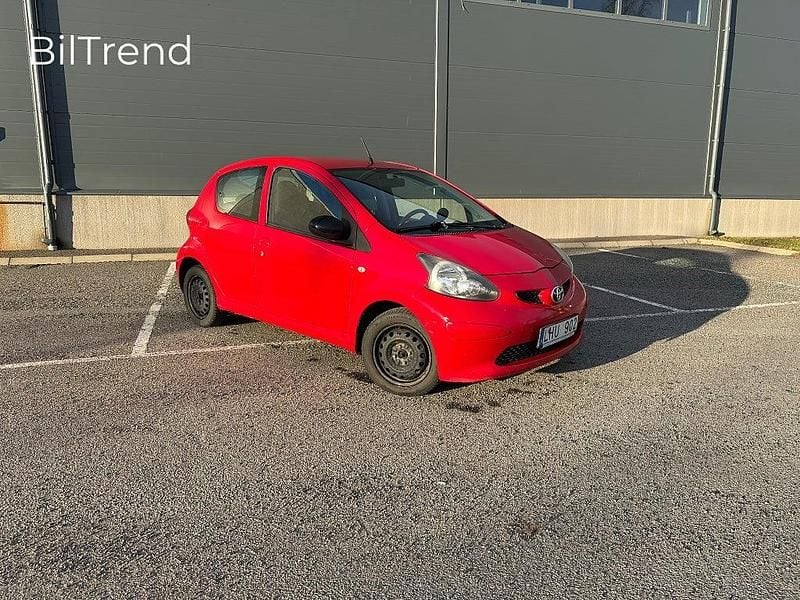 Röd Begagnad 2006 Toyota Aygo Halvkombi | 18 900 kr (Marknadspris) - Bild 1/4