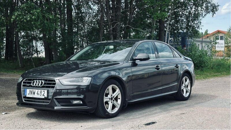 Grå Begagnad 2013 Audi A4 Proline Sedan | 119 000 kr (Marknadspris) - Bild 1/4