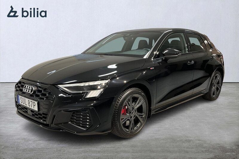 Svart Begagnad 2023 Audi A3 Sportback e-tron S-Line Sedan | 438 700 kr - Bild 1/4