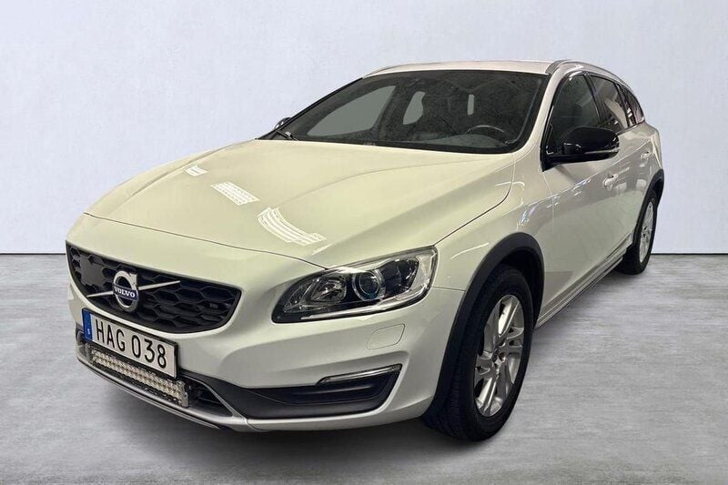 Vit Begagnad 2016 Volvo V60 CC Business Edition Kombi | 215 000 kr (Marknadspris) - Bild 1/4