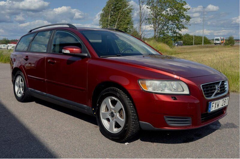 Röd Begagnad 2008 Volvo V50 Kombi | 32 800 kr (Marknadspris) - Bild 1/4