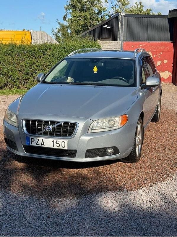Silver Begagnad 2008 Volvo V70 Kombi | 40 000 kr (Superpris) - Bild 1/4