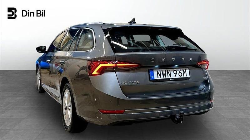 Begagnad Skoda Octavia Style 150 HK (110 kW) 2024 Grå Kombi
