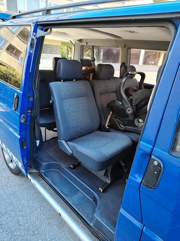 Begagnad VW Caravelle 115 HK (84 kW) 2001 Blå Minibuss