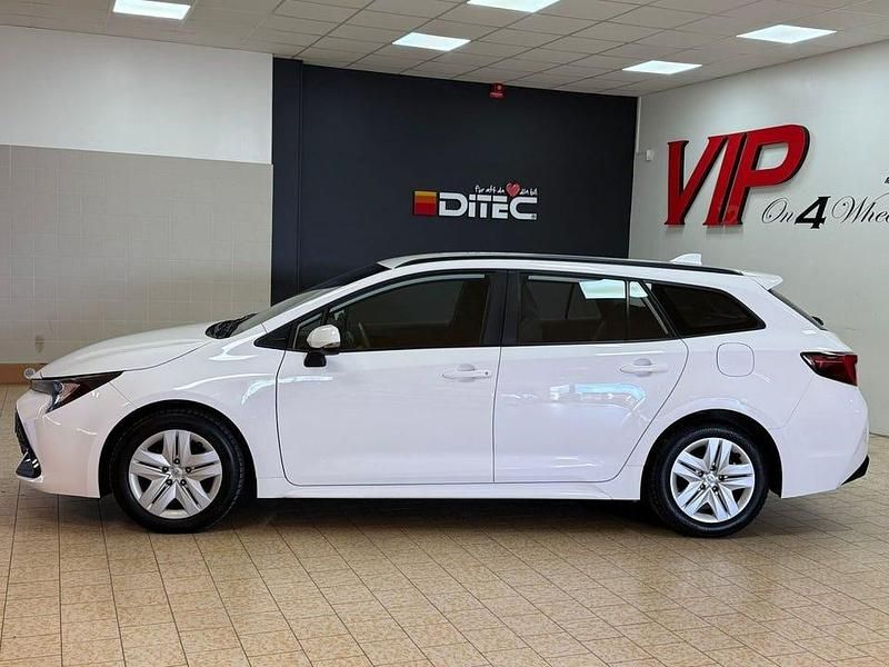 Begagnad Toyota Corolla Life 140 HK (102 kW) 2023 Vit Kombi